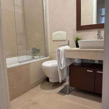 Areeiro Apartmán *